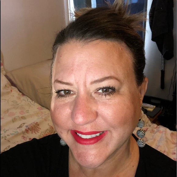 Meet your Posher, Lira - Picture 1 of 3